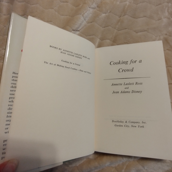 RARE Hardcover Cooking for a Crowd cookbook - Ross & Disney. 1968! Vintage - Picture 5 of 6